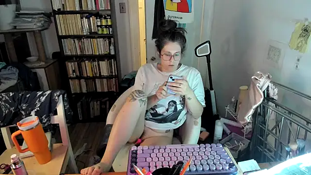 Rosiee69_'s cam snapshot