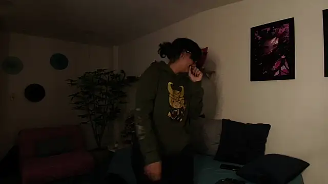 Elliee_'s cam snapshot