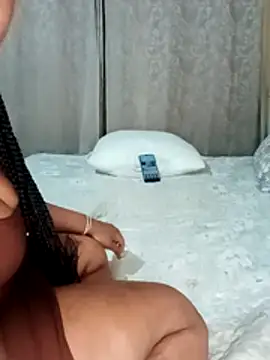 Luciouslips00's cam snapshot