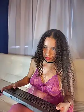 ZoeyFierce's cam snapshot