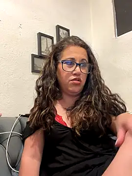 MirandaLatinaLovely's cam snapshot