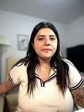 horny_roomiess's cam snapshot