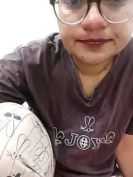 Mahira_sharma01's cam snapshot