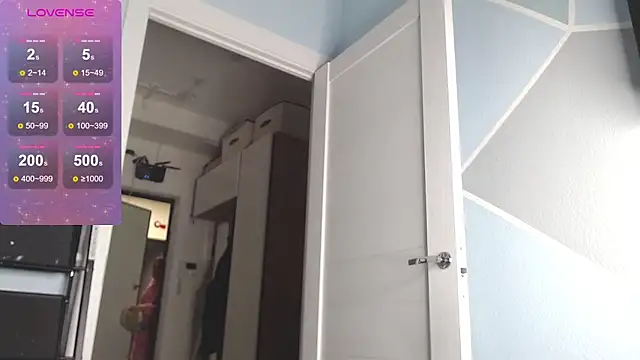 MilaniaCute live sex cam