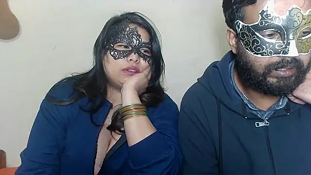 Cutehornycouples live sex cam