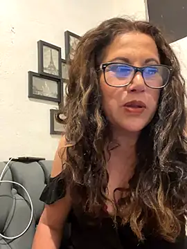 MirandaLatinaLovely's cam snapshot