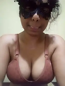 Expose_Queen's web cam