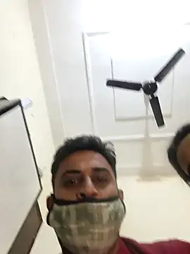 ITZ_GURU live sex cam