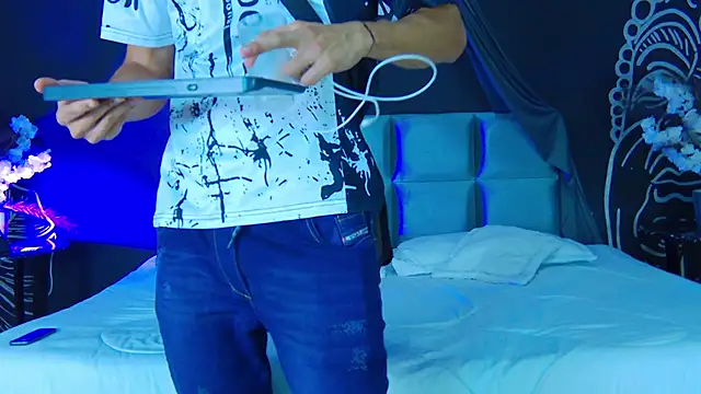 AlessioVitale's cam snapshot