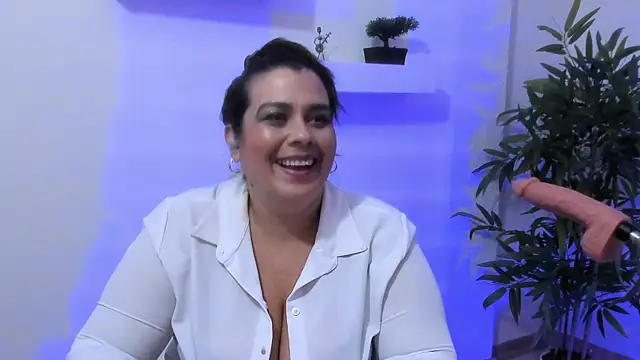 martina_foxy_'s cam snapshot