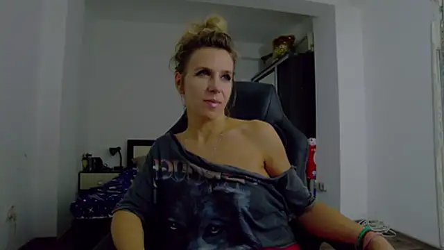 DedeSibel's cam snapshot