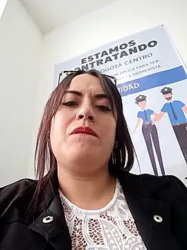 Lesly_10-'s cam snapshot