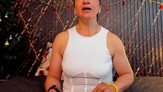 clara_heat's cam snapshot