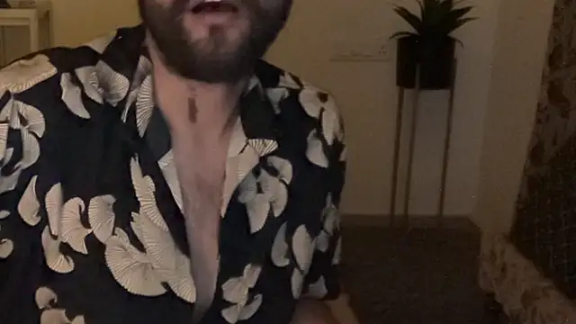 MakeMeAwareAah's cam snapshot