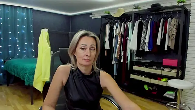 Julia_Cherry_'s cam snapshot