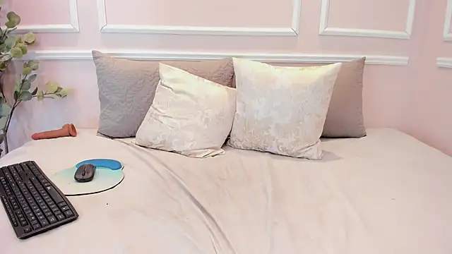 Lucy_Canel's cam snapshot