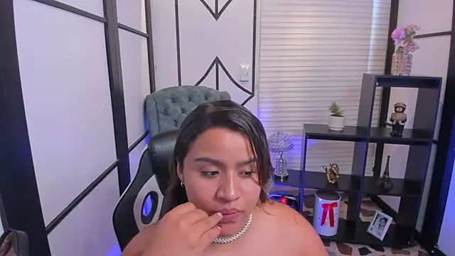 ElaBourn_'s cam snapshot