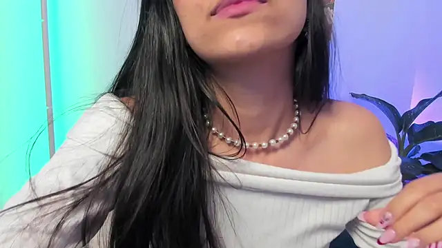 canelleGarces's cam snapshot