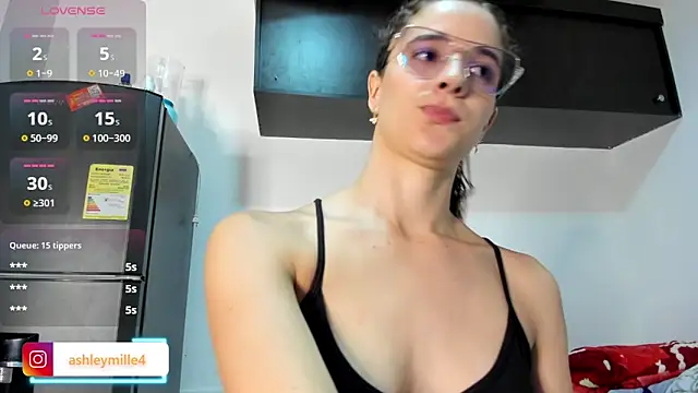 _ashleymiller's cam snapshot