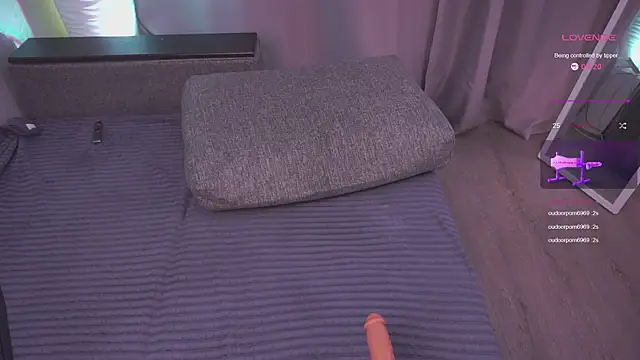 LipDipTalk's cam snapshot