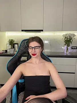 CurlyLara's cam snapshot