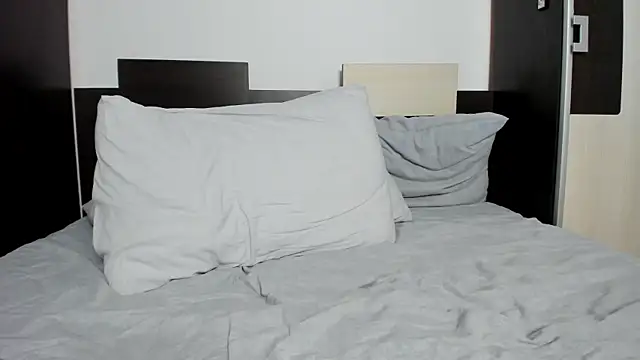 SweetLemon's cam snapshot