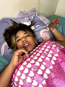 _nickypurple_'s cam snapshot