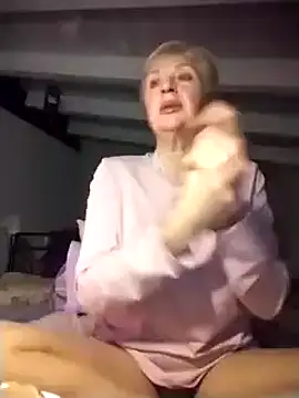 divinaerotica's cam snapshot