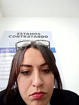 Lesly_10-'s cam snapshot