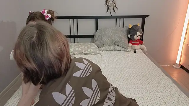 ellen_and_danny's cam snapshot