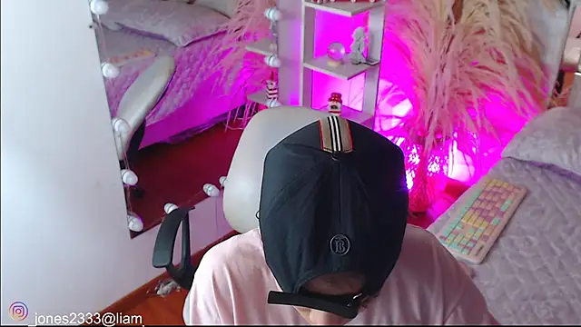 Jonesliam23's cam snapshot