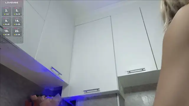 Jenny_Blondy's cam snapshot