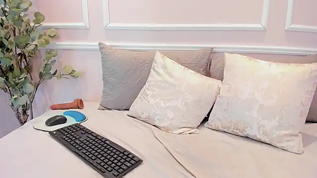 Lucy_Canel's cam snapshot