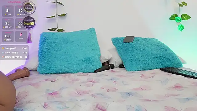 saraBow's cam snapshot