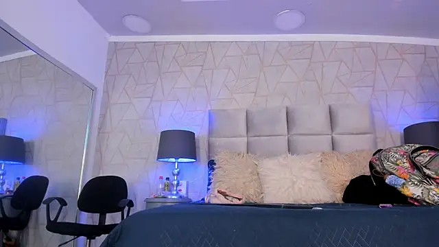 Yara_Bliss_'s cam snapshot