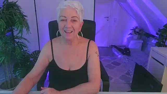 LovelyHelena's cam snapshot