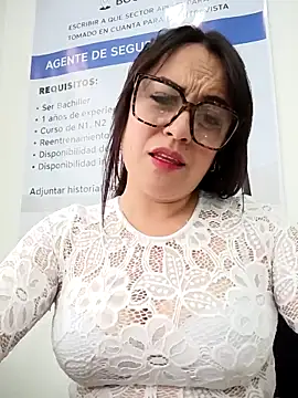 Lesly_10-'s cam snapshot