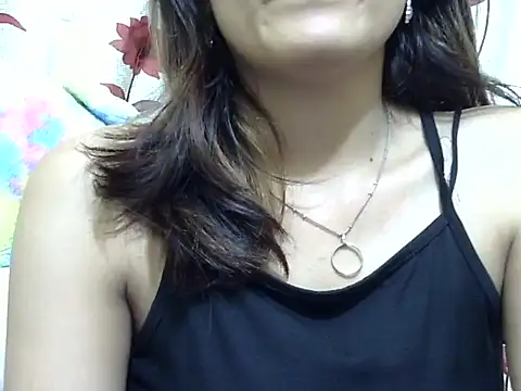 maira_33 live sex cam