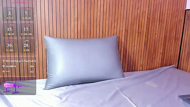 mia_celezte's cam snapshot