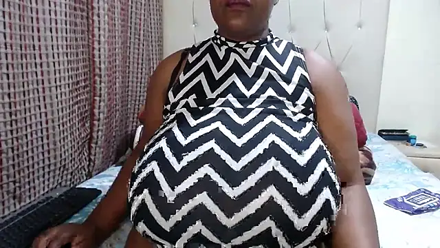 CHOCOLATEDARKBUSTYX's cam snapshot