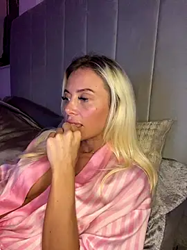 MaisieMae's cam snapshot