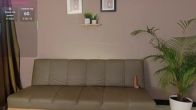 Saly_Moon1's cam snapshot