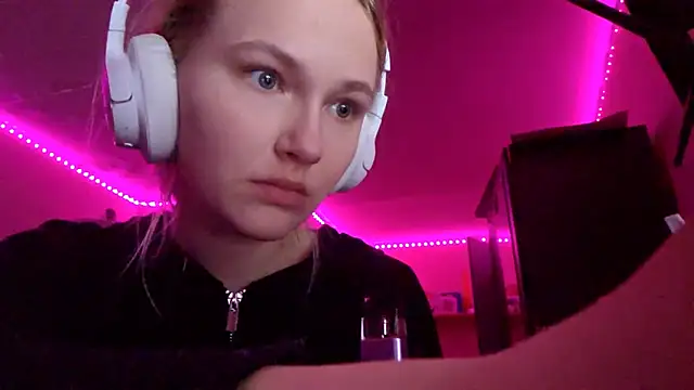 KarinRobertson's cam snapshot