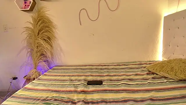 mikalea_diaz's cam snapshot