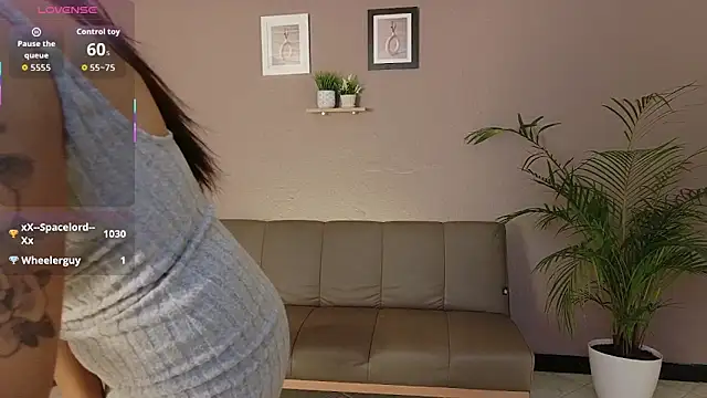 Saly_Moon1's cam snapshot