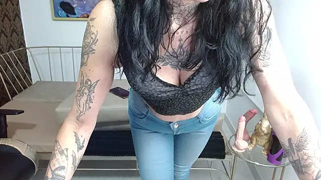 Roxanne_vale's cam snapshot