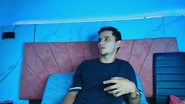 HellAndDante_'s cam snapshot