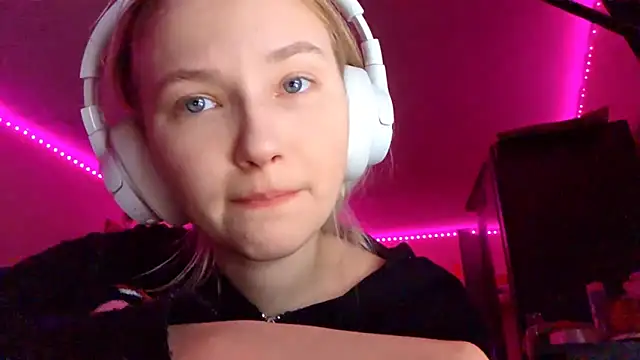 KarinRobertson's cam snapshot