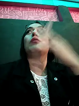 Lesly_10-'s cam snapshot