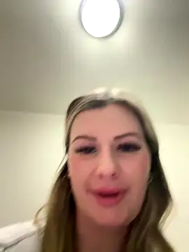 LoveShae_'s cam snapshot